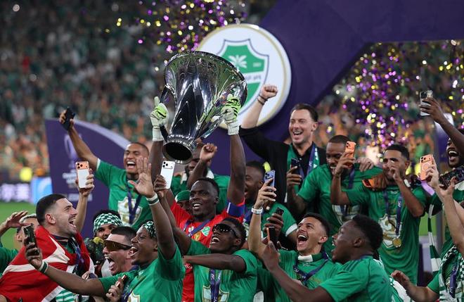 1-0！沙特豪门卫冕亚冠冠军 少打1人后加时赛绝杀 日本球队3连亚