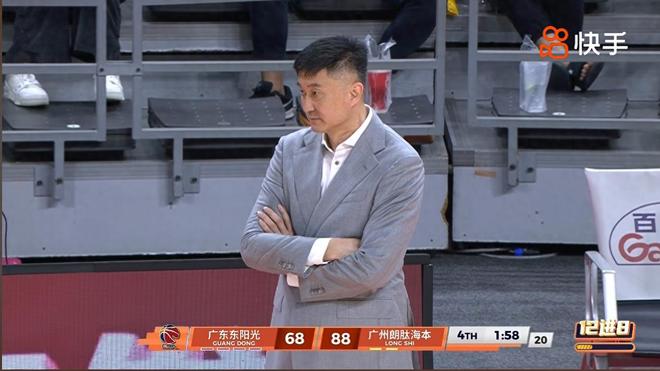 广东输G1揪两大废材，合砍0分5犯全场隐身，球迷：除了徐杰全废了