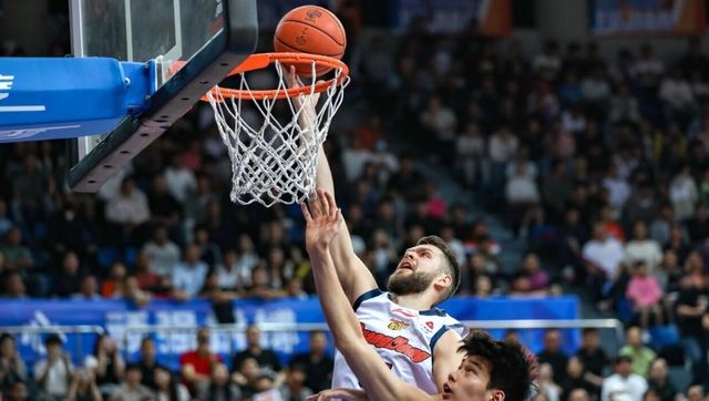 广东宏远17分大败！季后赛开门黑，拉科塞维奇3分，胡明轩0分