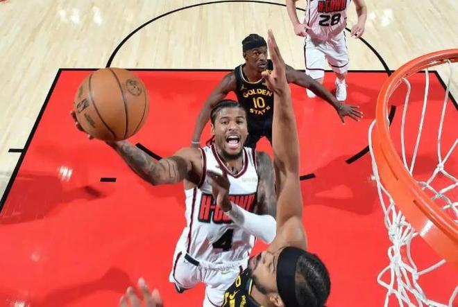 雪藏第2中锋，火箭改打新战术！高塔配射手+前锋群，专攻湖人软肋