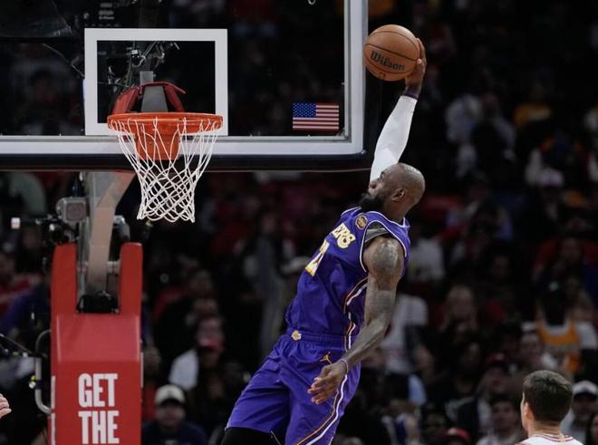 詹姆斯:赛前我感到很疲惫,在这个年龄打出这种水平感觉很酷