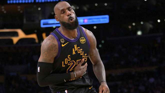 勒布朗·詹姆斯32胜0负纪录岌岌可危，湖人2-0领先火箭后G3难打