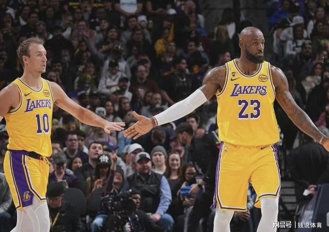 10中8轰19+11！詹姆斯连他都能激活，湖人这么打有希望淘汰火箭