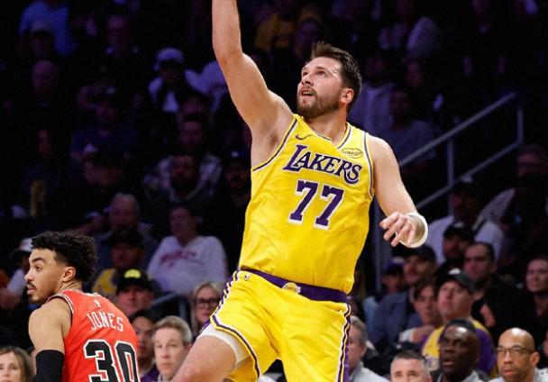 炸裂输出,东契奇爆砍51分10板9助3断&得分创湖人生涯新高