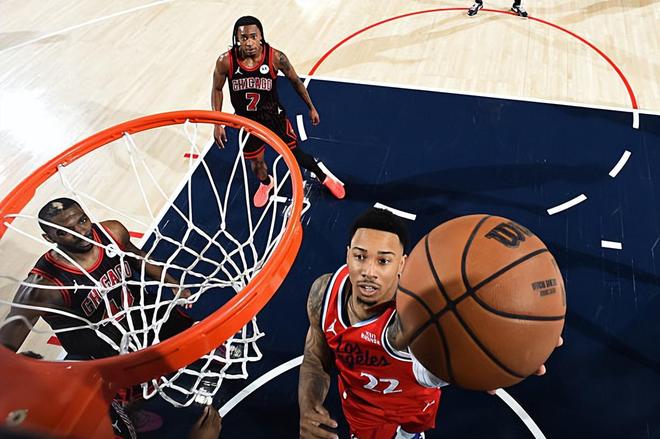 又一次扮演了超级第六人的角色,侧翼新星真的在快船站稳脚跟了?