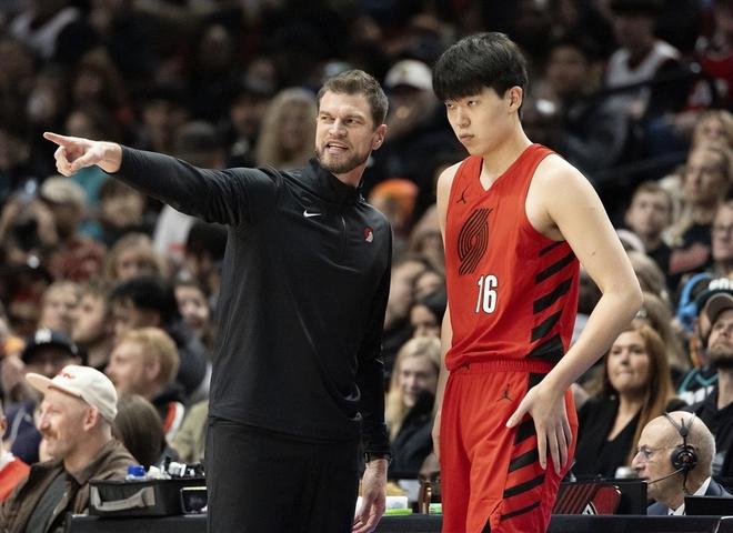 队史首次进季后赛！杨瀚森场均17分9板3助1帽！开拓者主帅摊牌了