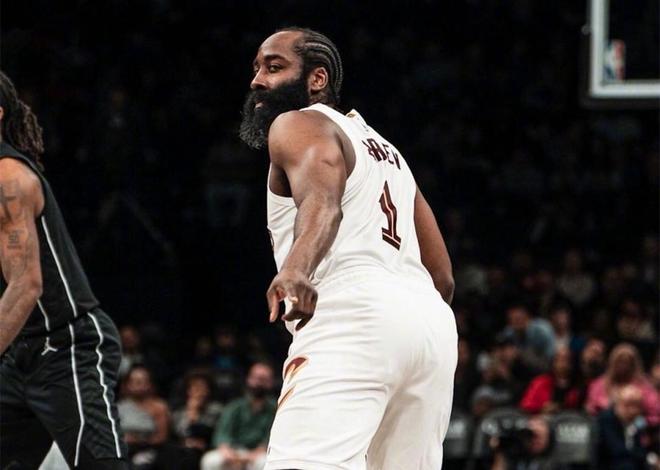 轰22+9+8破纪录,哈登复出骑士赢球!奇兵3断5帽证3方交易押对宝