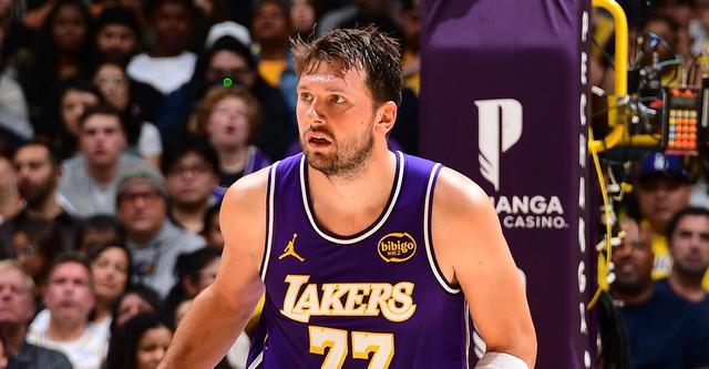 东契奇谈技犯：扎威冲着我脸吼了三次 我只是想离开那里