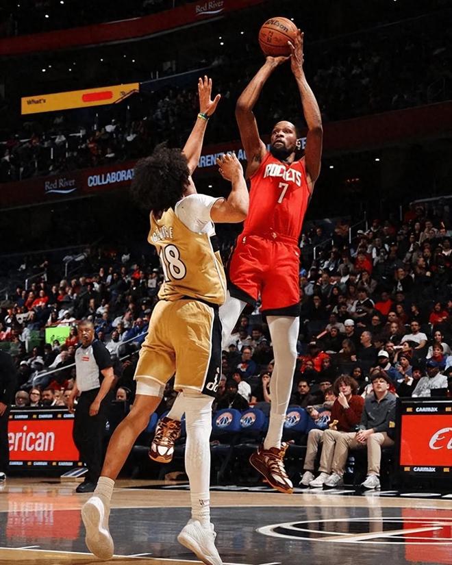 拒绝火箭续约!场均下滑到7+8,斯通认清现实吧,他成不了伦纳德