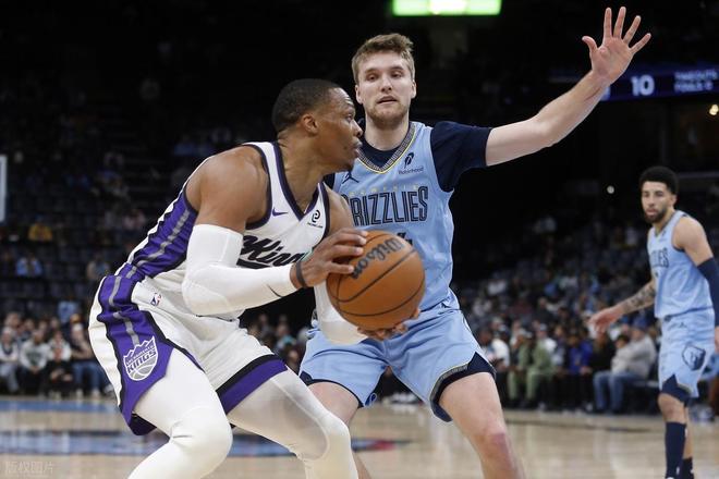 小贾31+9+3+3无缘今日最佳球员！因为文班亚马21+17+4+6炸裂防守