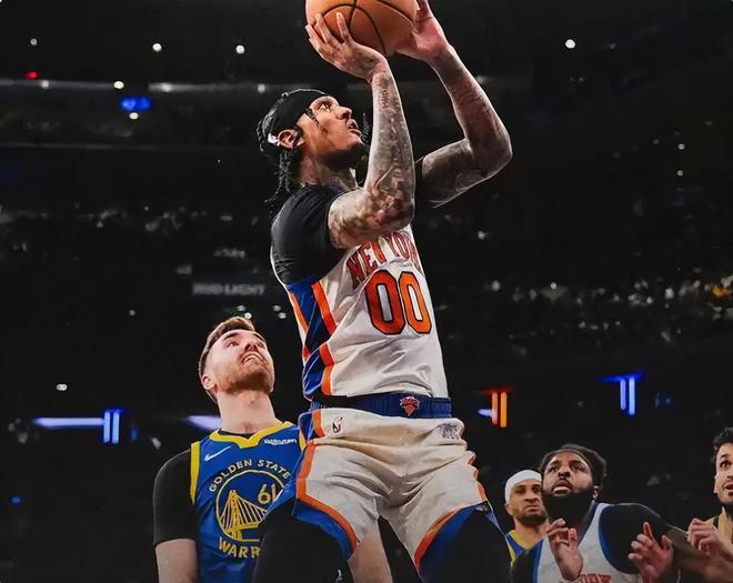 5连败！勇士惨遭21分逆转，库里缺阵布伦森轰30+9，西部格局大变