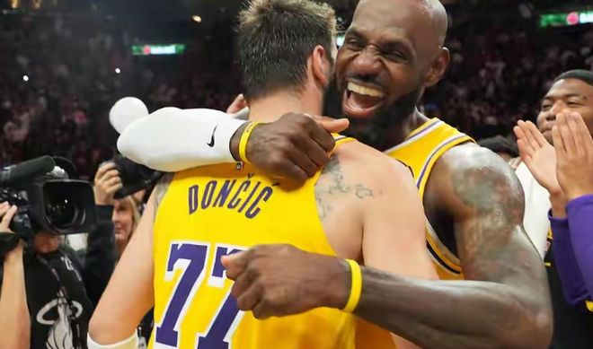 詹姆斯欲哭无泪！东契奇赛季报销了，湖人季后赛前景希望很渺茫