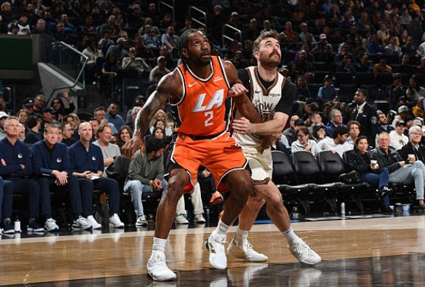 勇三崩快船轰72-45逆转!与对手仅差1.5胜场 勇士将打雷霆和火箭