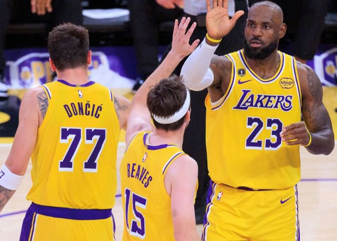 51分10板9助!30分5板7助!湖人新王炸组合诞生,老詹复出不抢戏