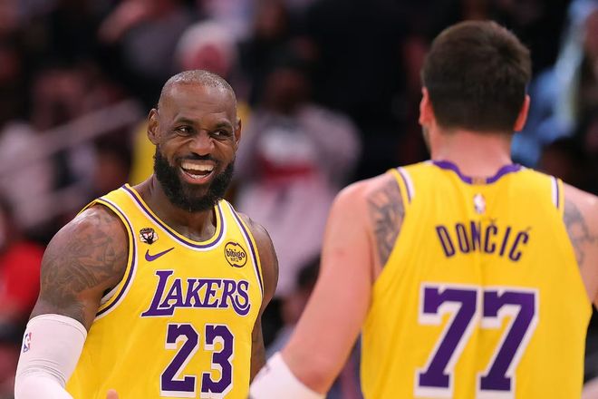 背靠背100分,独行侠追悔莫及!盘点NBA历史上那些自废武功大交易