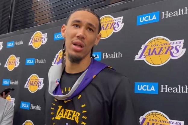 海耶斯：肯纳德高中时一场就能拿四五十分，他有这个能力