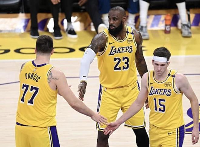 Shams:詹姆斯逐渐转变场上角色,湖人三人组开始建立化学反应