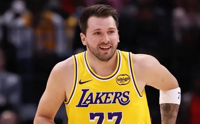 湖人7连胜展最佳形态!4首发齐爆,斯玛特+众替补辅助,防守还硬