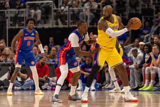 近10战净效率+19.2！湖人解锁夺冠关键密码，詹姆斯转型被夸GOAT