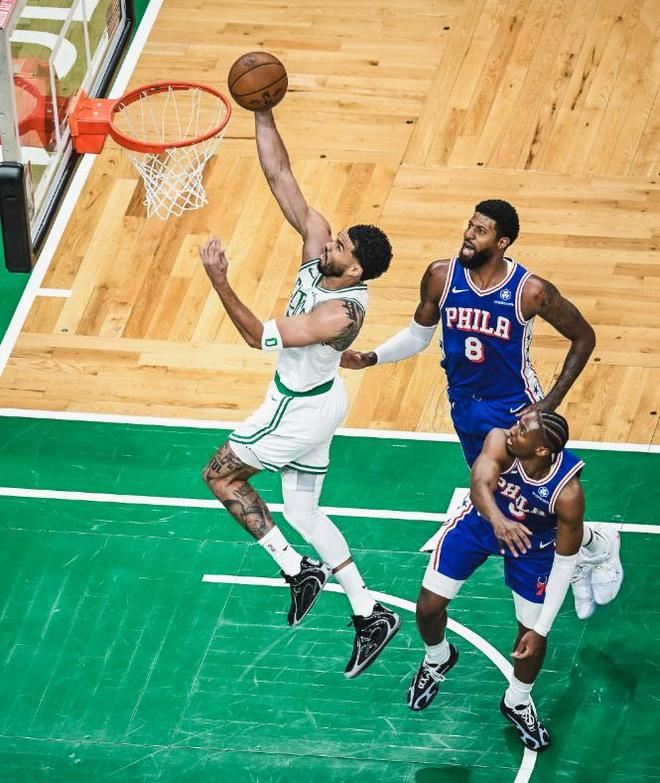 塔图姆25+11+7布朗26分，费城双枪打铁，绿军大胜76人刷爆纪录