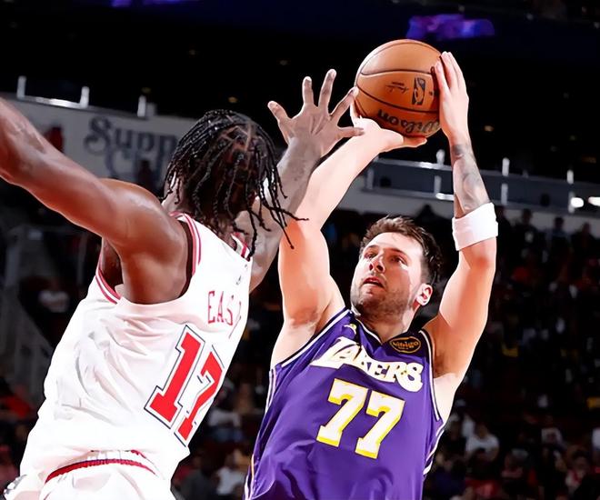 三天两杀火箭,湖人豪取7连胜,诞生3个事实,东契奇40+9+10