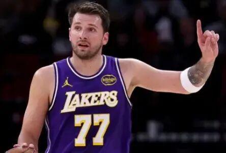 没想到啊！东契奇的技犯真的撤销了！！