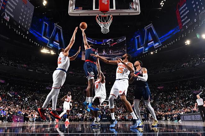 状态还是不太稳定!快船内线新援这次竟然被尼克斯彻底打爆了?