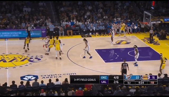 布朗尼喂出生涯首记三分,湖人板凳席炸了