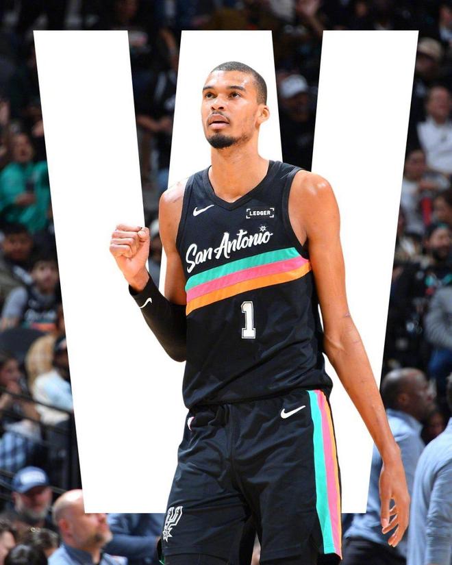 马刺25分史诗逆转快船:文班27+10+4帽 小卡30+9连40场20+