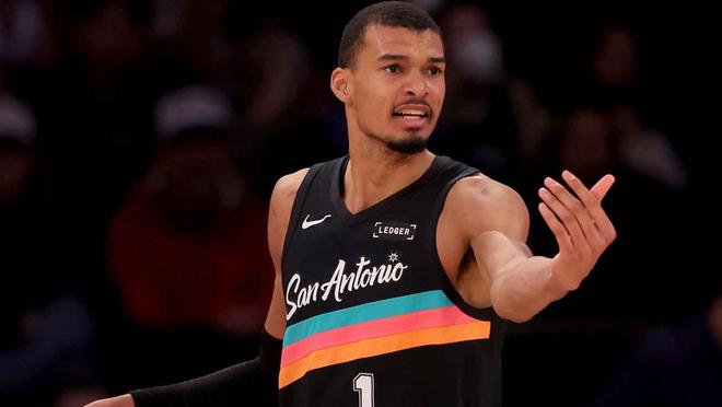 11战全胜!马刺创NBA神迹,文班亚马单月数据堪称恐怖