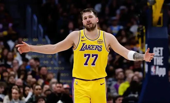 为什么外界盛赞50分东契奇+45分伦纳德?阿德巴约83分却被喷?