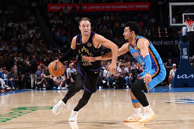 不敢进行更多出手,防守能力糟糕,湖人后场新援的问题非常明显?