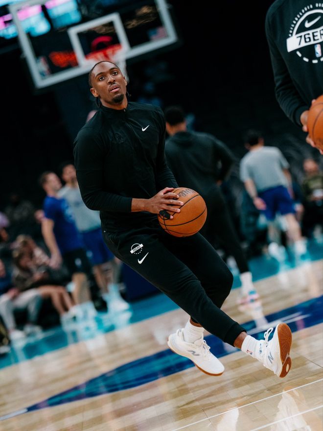 恩比德29分6板76人险胜黄蜂，马克西复出26+7+8鲍尔失扳平球