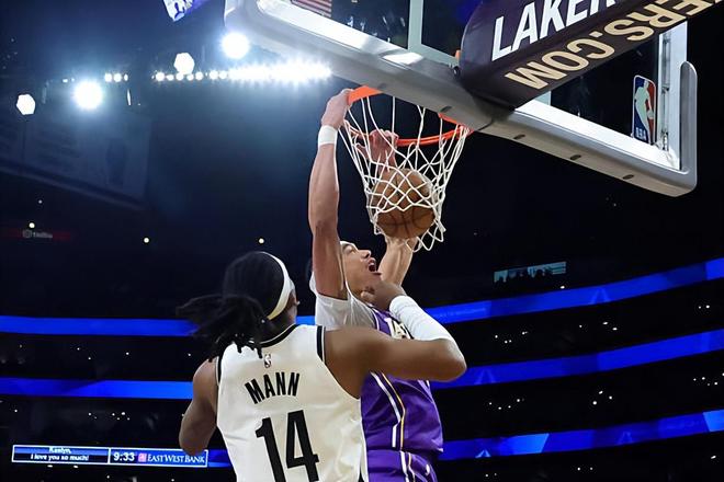 防守能力大幅提升了！湖人替补中锋的综合能力确实是进步了不少？