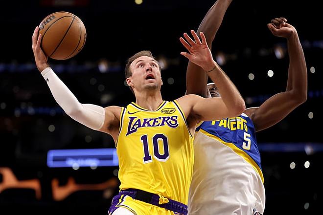 三分命中率高达52.5%!湖人后场新援的作用正在不断体现出来?