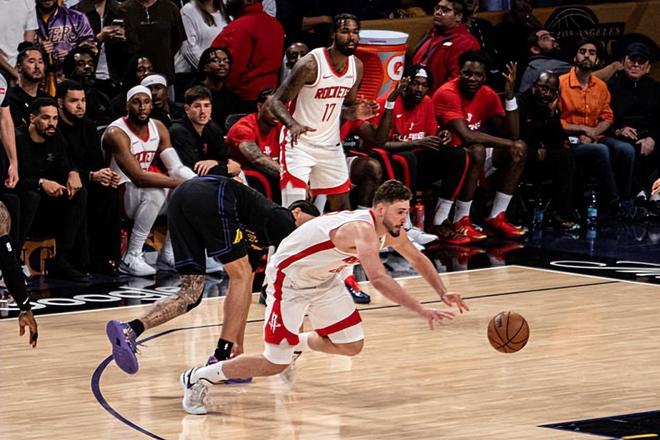 内线支柱到了季后赛依然是极其低效的打法！火箭教练组也太失职了