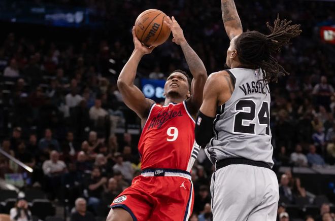 防守强度一上来就不会打球了？快船后场新援的特点看起来有些鸡肋