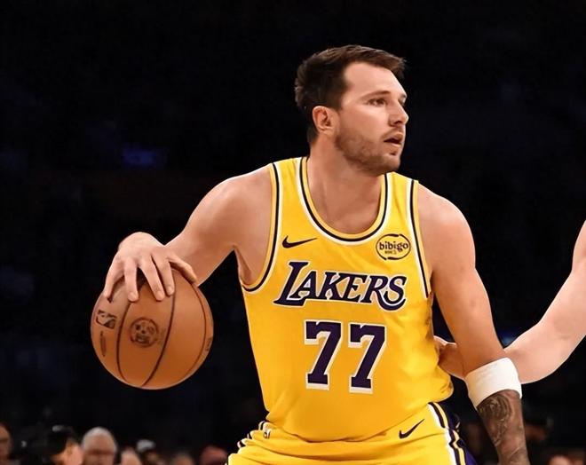 17+6+5!愿为湖人牺牲一切,老詹谈飞身救球,东契奇也说出心里话