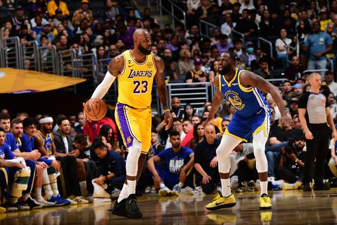 湖人豪取7连胜 詹姆斯狂砍30分率队再创佳绩