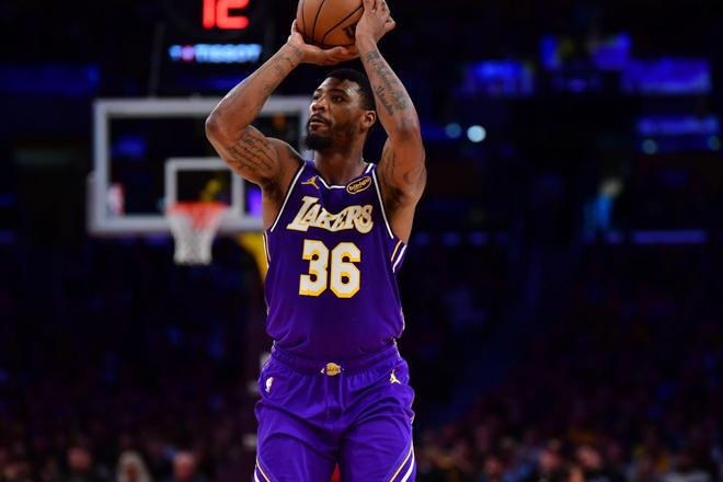 全用到防守了！斯玛特10中1仅得5分 正负值+27冠绝全场成幕后功臣