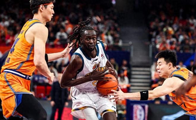 CBA彻底乱套了?辽篮苦主连裁两名外援:直接摆烂全华班出战?