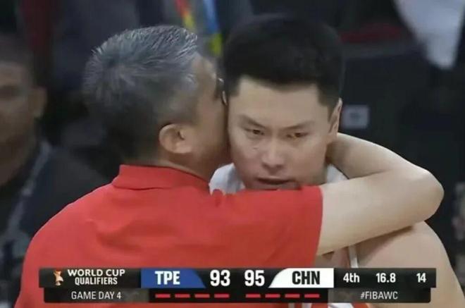 郭士强盛赞李弘权,胡明轩膝盖受伤,上海外援被困卡塔尔!