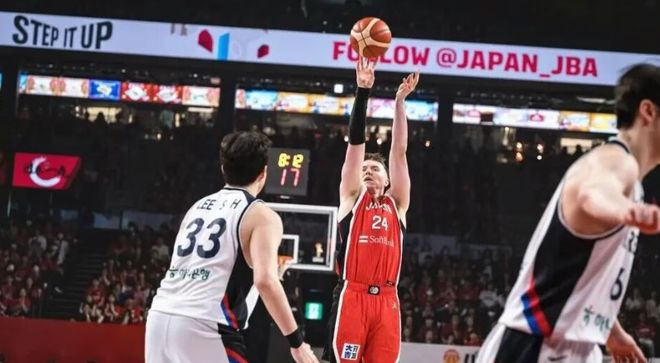 78-72,中国男篮传来喜讯!日本帮大忙,晋级形势豁然开朗