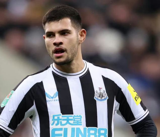 曼联1亿镑挖角纽卡核心!卡塞米罗亲自推荐,喜鹊急谈续约