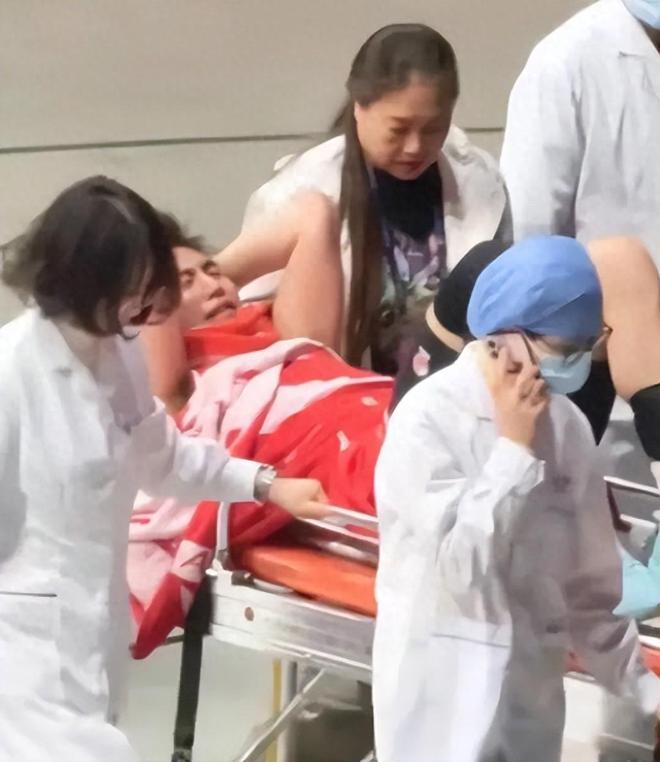 郭艾伦官宣!倒地后掩面痛哭,原因曝光惹争议,一句话让球迷破防