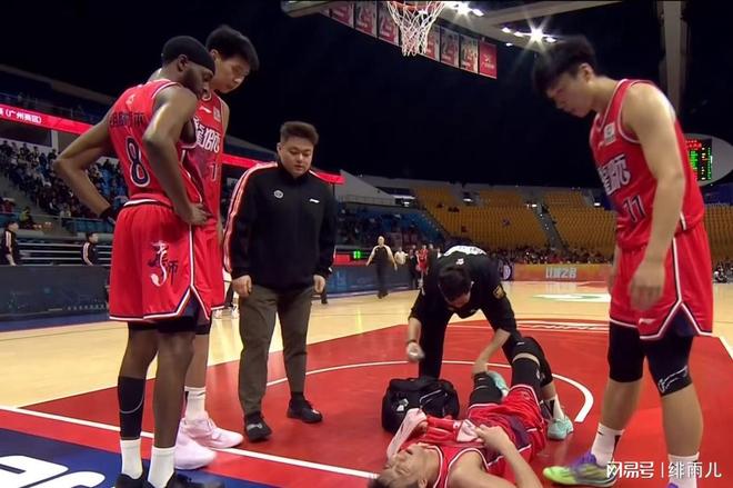 确认不打了!赛季报销!郭艾伦伤情曝光,广州男篮惨遭重大打击!