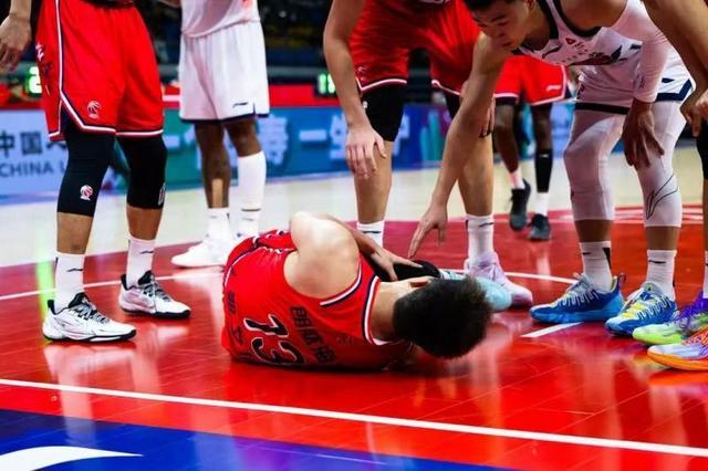 CBA|郭艾伦左膝前交叉韧带完全断裂,赛季提前报销