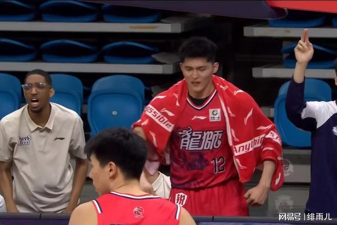 逼朱芳雨放人!广州队将“顶薪”硬砸徐昕,广东男篮恐无法回购了