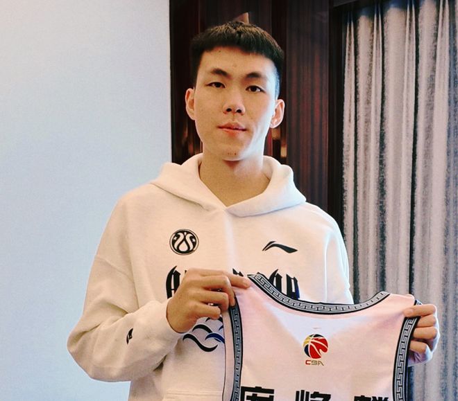 庞峥麟成本赛季最大赢家！全明星首发+进集训队+签赞助商，赚大发