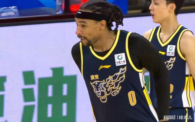 拒绝裁掉萨林杰!广东单外援决战阵容正式出炉,杜锋弃用三大锋卫